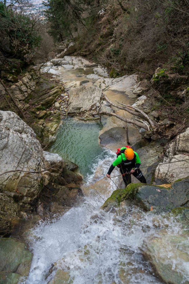 rio buti integrale, canyoning vicino a prato, canyoning Toscana, toscana adventure team, toscana canyoning
