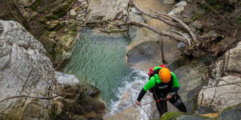 rio buti integrale, canyoning vicino a prato, canyoning Toscana, toscana adventure team, toscana canyoning