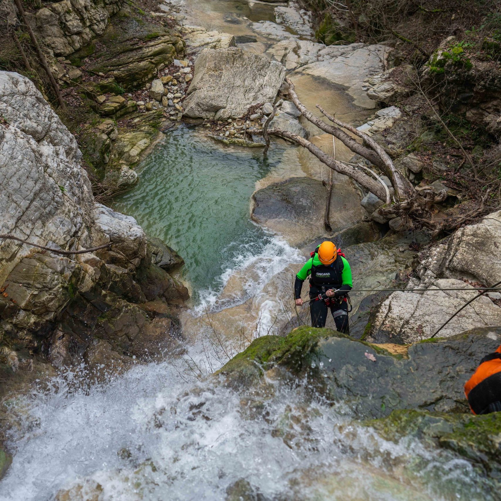 Rio Buti Integrale 8 rio buti integrale, canyoning vicino a prato, canyoning Toscana, toscana adventure team, toscana canyoning