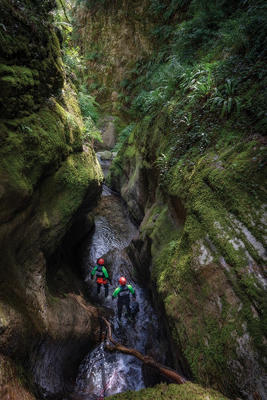 Tateam Benvenuti nell'avventura piu' bella della vostra vita QUALI SONO I PERCORSI DI CANYONING PIU’ BELLI DELLA TOSCANA? 