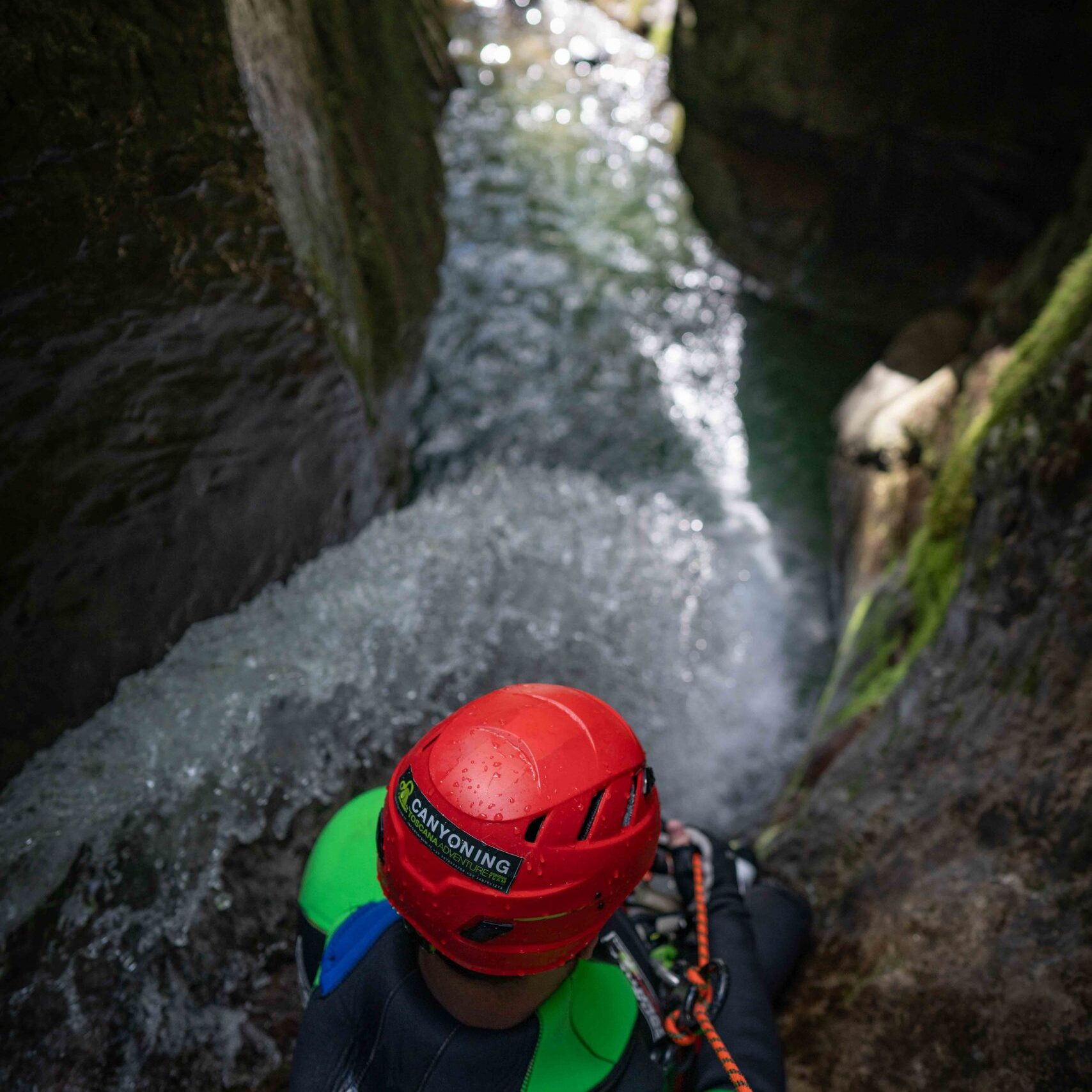 Toscana Adventure Week 9 non sai che cos'è il canyoning? e non sai nemmeno dove fare canyoning in toscana? ecco tutto quello che devi sapere sul canyoning