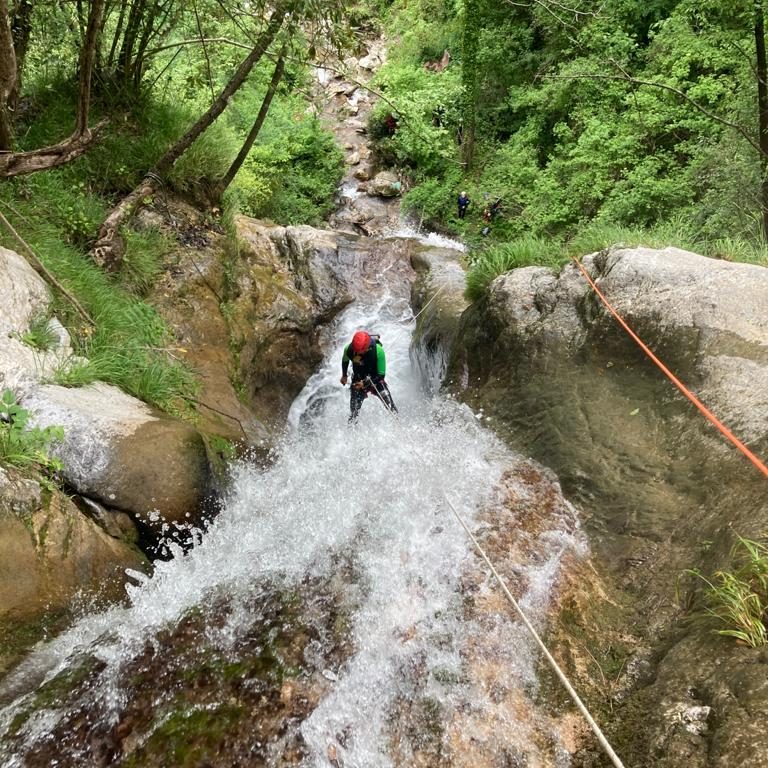 Rio Maggiore e Rio Selvano 4 rio maggiore Canyoning Toscana_ corso avanzato di canyoning