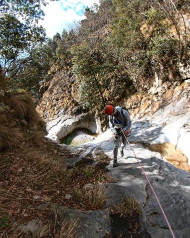 DRY CANYONING TOSCANA CORSO DI INTRODUZIONE AL CANYONING