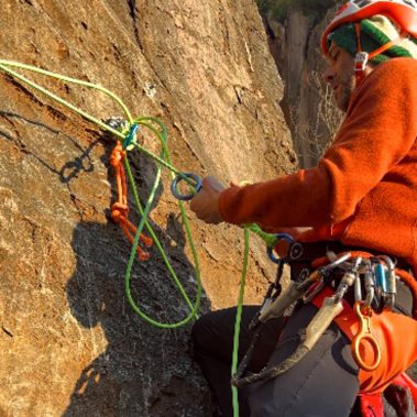 CORSO BASE DI CANYONING TOSCANA_ corso avanzato di canyoning CORSO DI INTRODUZIONE AL CANYONING