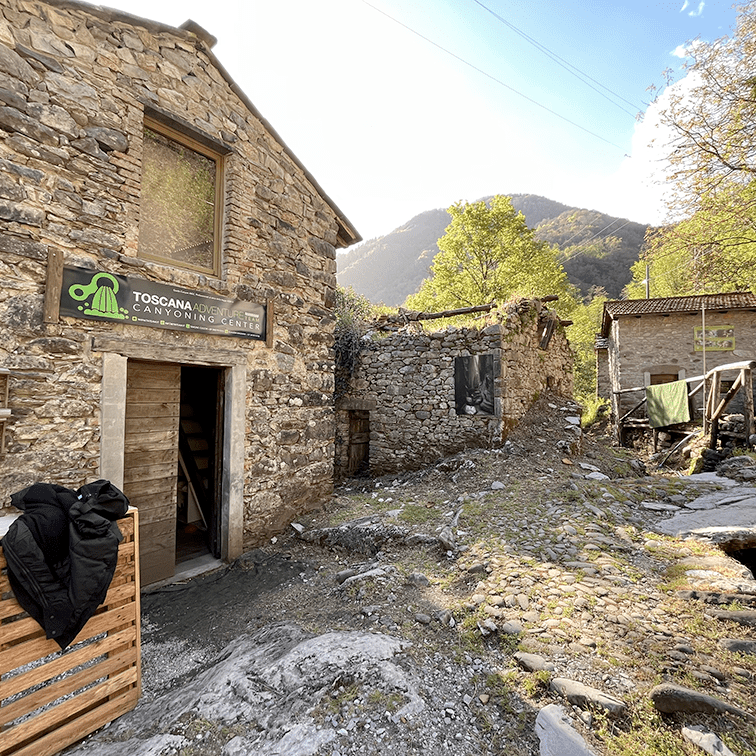 Tateam Benvenuti nell'avventura piu' bella della vostra vita Canyoning Centre Toscana