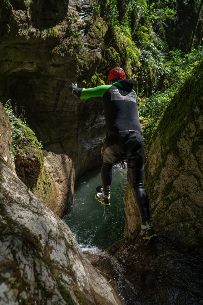DSC8264 il tuffo in canyon