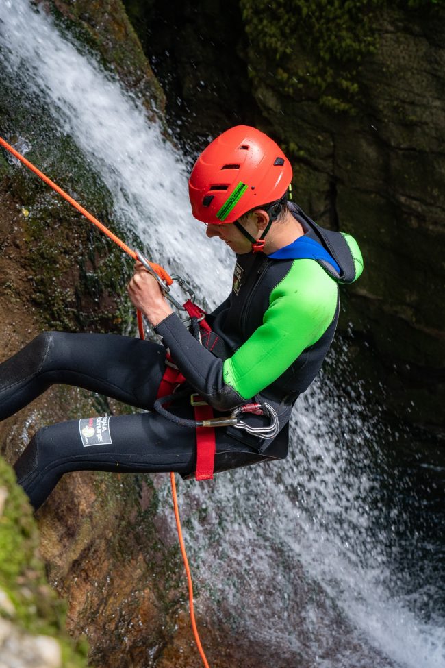 DOVE FARE CANYONING IN TOSCANA CANYONING TOSCANA, SCUOLE E ASSOCIAZIONI, TEEN BUILDING, CANYONING RIO SELVANO