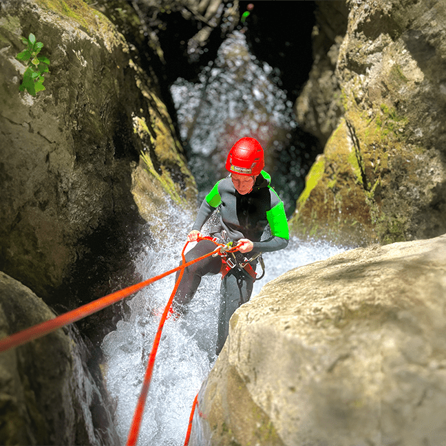 Canyoning in toscana 67 vacanze in famiglia, attività in famiglia, esperienze per bambini, vacanze con bambini, esperienze in famiglia