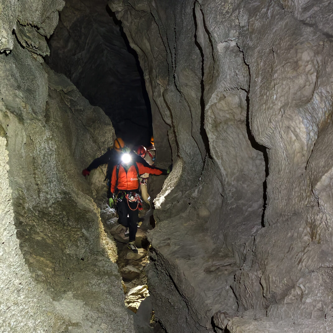 SPELEO EXPERIENCE - TRAVERSATA DEL CORCHIA TOSCANA