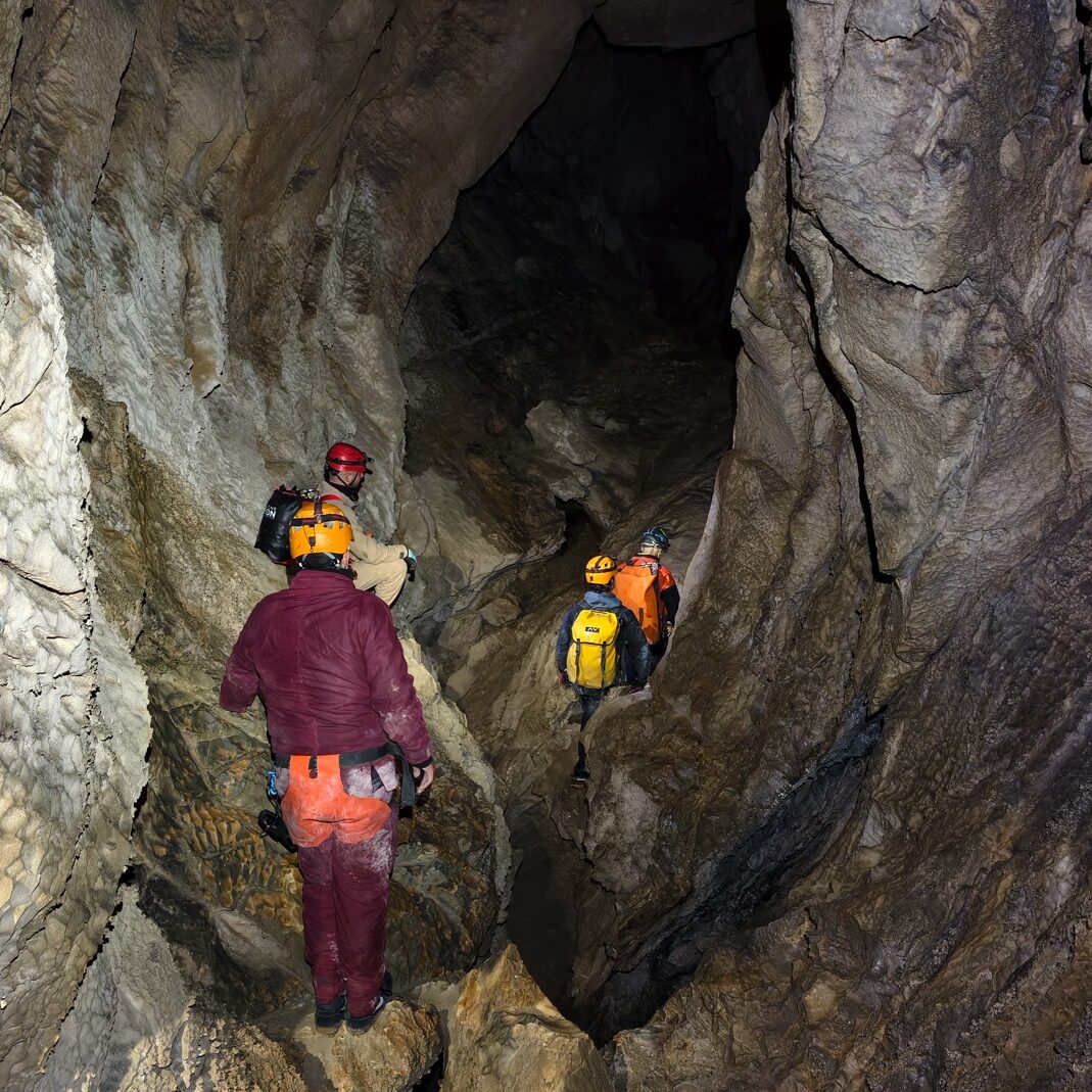 SPELEO EXPERIENCE - TRAVERSATA DEL CORCHIA TOSCANA