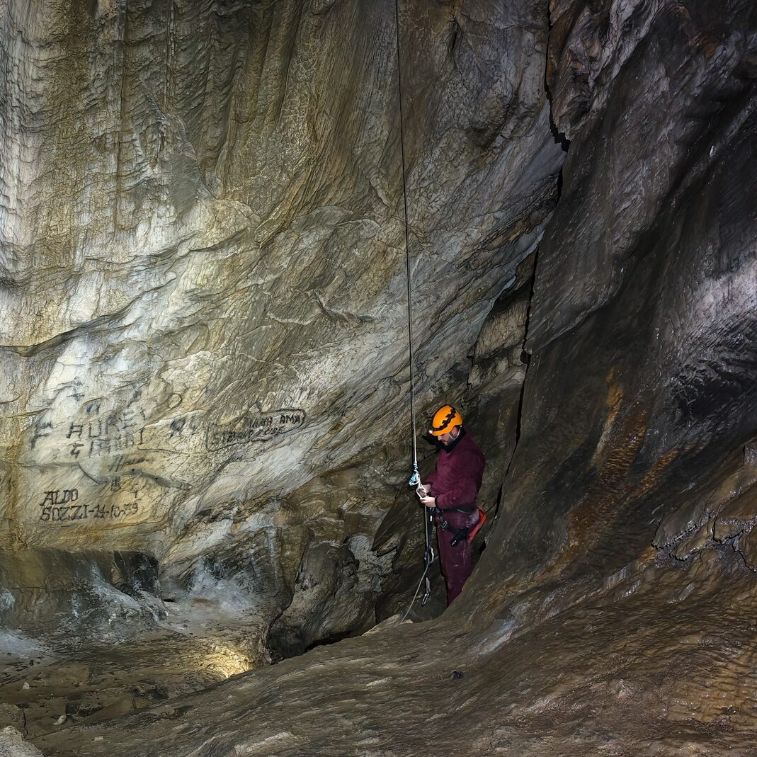 SPELEO EXPERIENCE - TRAVERSATA DEL CORCHIA TOSCANA