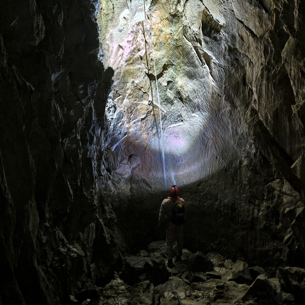 SPELEO EXPERIENCE - TRAVERSATA DEL CORCHIA TOSCANA