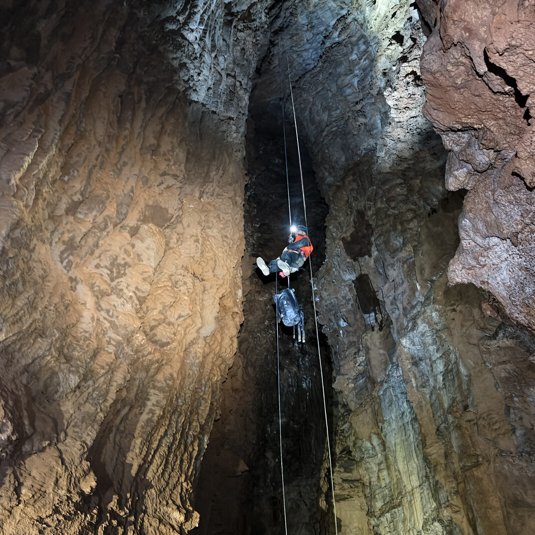 SPELEO EXPERIENCE - TRAVERSATA DEL CORCHIA TOSCANA