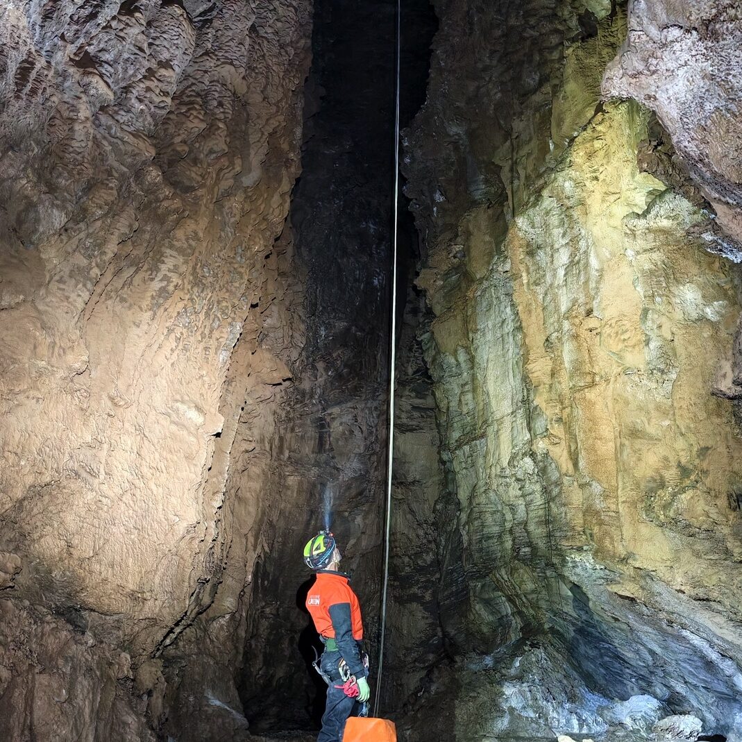 SPELEO EXPERIENCE - TRAVERSATA DEL CORCHIA TOSCANA