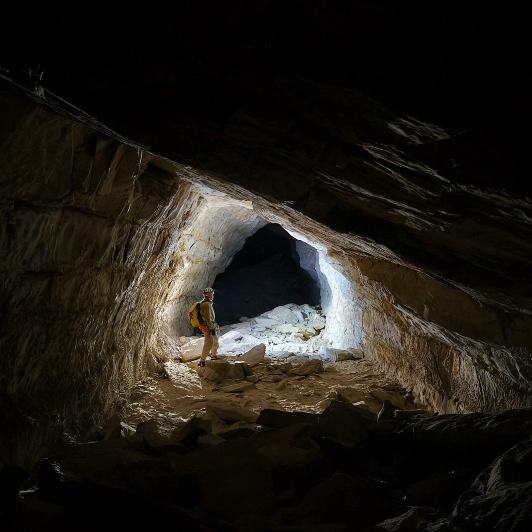 Tateam Benvenuti nell'avventura piu' bella della vostra vita Speleo experience - Traversata del Corchia