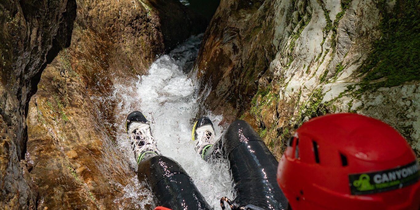 Tutto sul canyoning: cos’è, come si pratica e dove farlo in Toscana Tutto sul canyoning: cos’è, come si pratica e dove farlo in Toscana